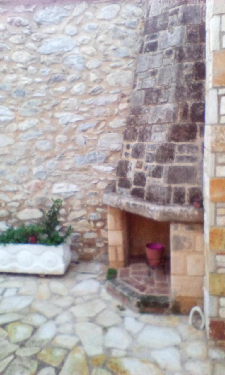 Lepa Kuca Hotel Spata  Exterior photo